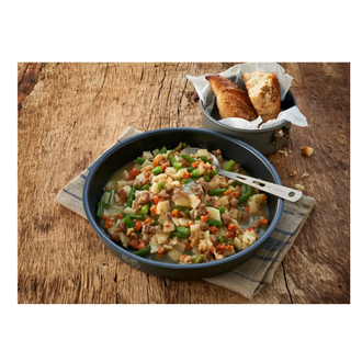 Ragoût de pommes de terre copieux avec bœuf et haricots